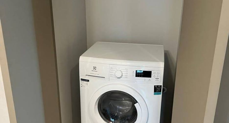 For sale 2 bedrooms condo in Huai Khwang, Bangkok