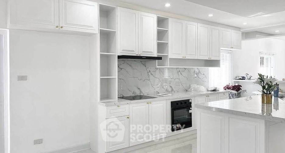 Casa en venta de 5 habitaciones en Bang Lamung, Chonburi