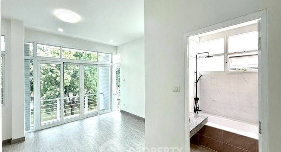 For sale 4 bedrooms house in Si Racha, Chonburi
