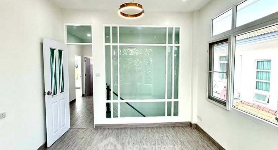 For sale 4 bedrooms house in Si Racha, Chonburi