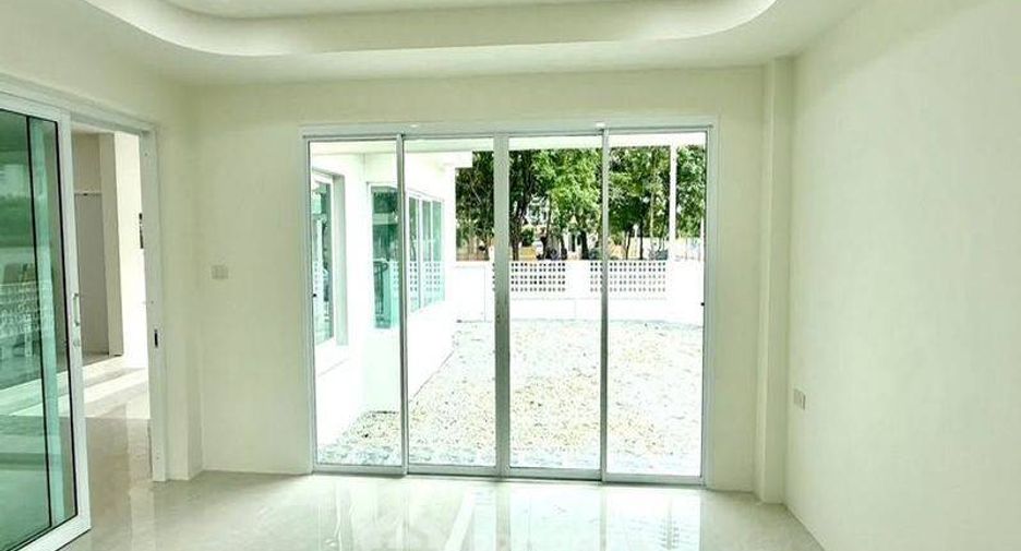 For sale 4 bedrooms house in Si Racha, Chonburi