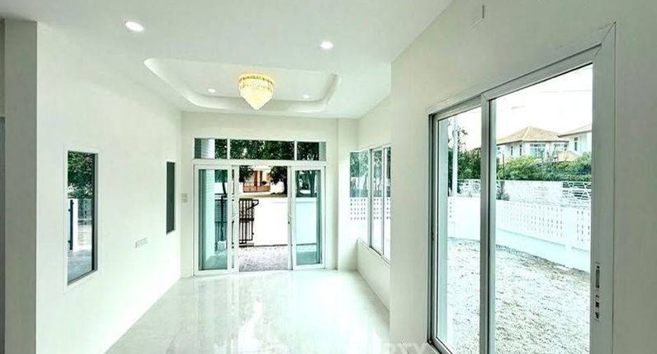For sale 4 bedrooms house in Si Racha, Chonburi