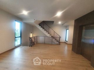 Reihenhaus zur Miete und zum Kauf mit 5 Zimmer in Lat Phrao, Bangkok