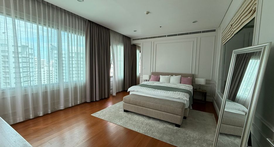 For sale 3 bedrooms condo in Khlong Toei, Bangkok
