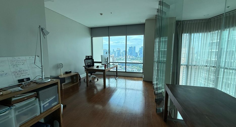For sale 3 bedrooms condo in Khlong Toei, Bangkok