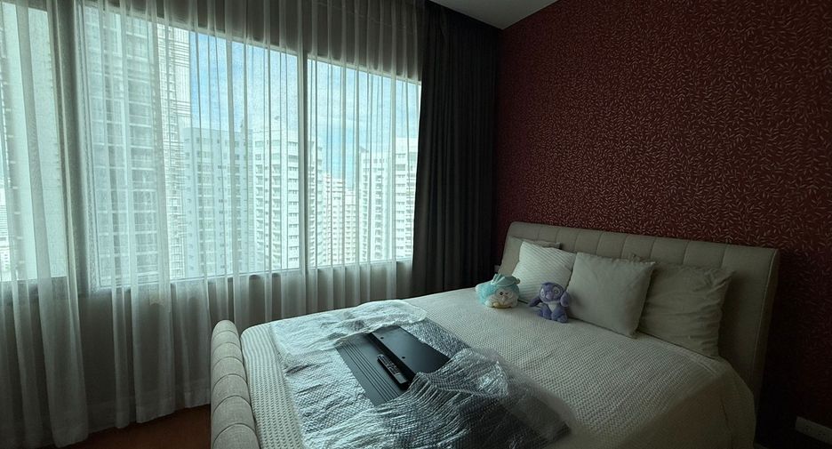 For sale 3 bedrooms condo in Khlong Toei, Bangkok