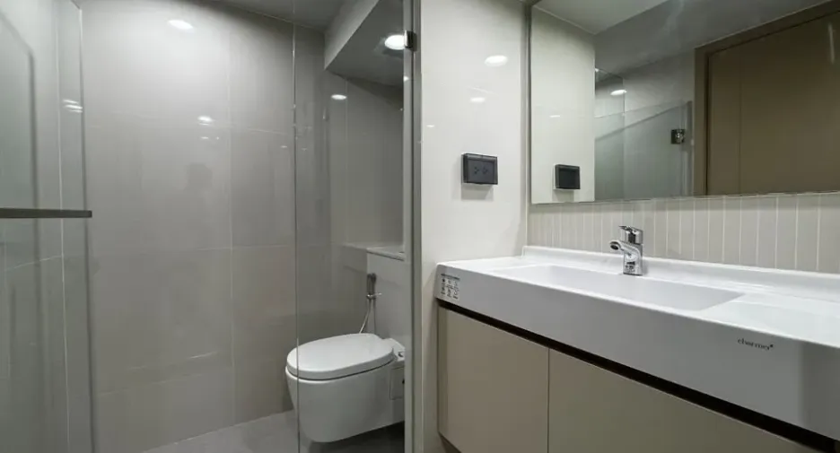 For rent 2 bedrooms condo in Bang Rak, Bangkok