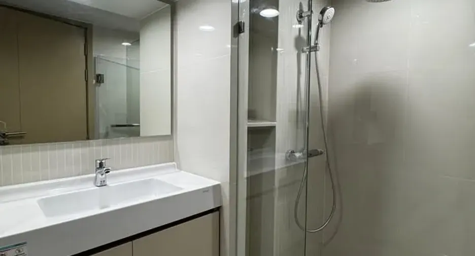 For rent 2 bedrooms condo in Bang Rak, Bangkok