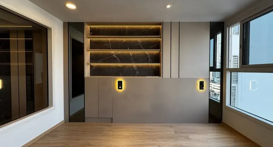 For rent 2 bedrooms condo in Bang Rak, Bangkok