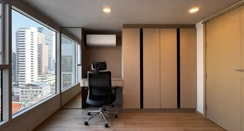 For rent 2 bedrooms condo in Bang Rak, Bangkok