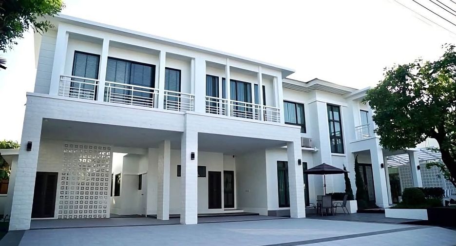 À louer et à vendre 5 chambres villa à Lat Krabang, Bangkok