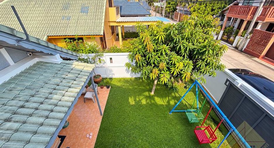 For sale 3 bedrooms townhouse in Bang Lamung, Chonburi