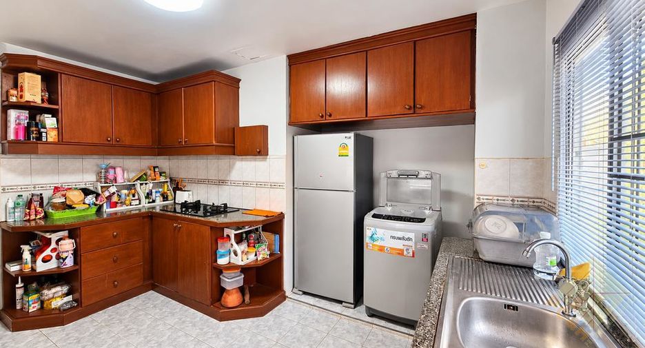 For sale 3 bedrooms townhouse in Bang Lamung, Chonburi