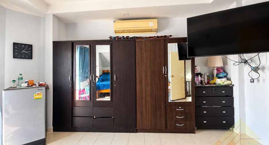 For sale 3 bedrooms townhouse in Bang Lamung, Chonburi