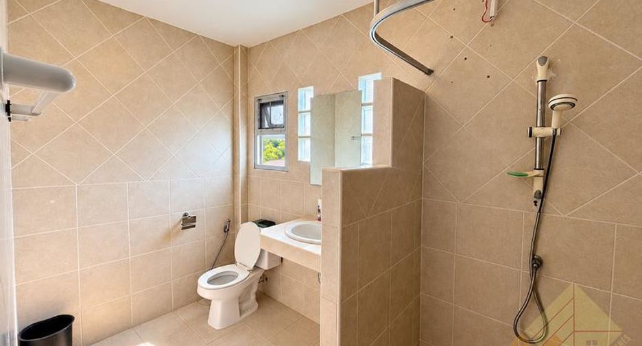 For sale 3 bedrooms townhouse in Bang Lamung, Chonburi