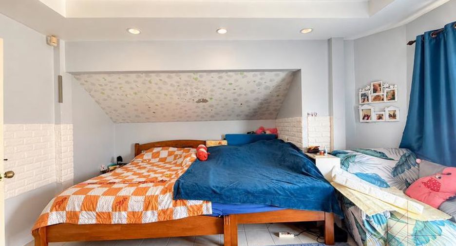 For sale 3 bedrooms townhouse in Bang Lamung, Chonburi