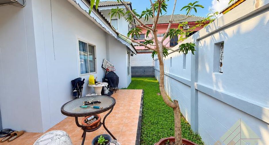 For sale 3 bedrooms townhouse in Bang Lamung, Chonburi