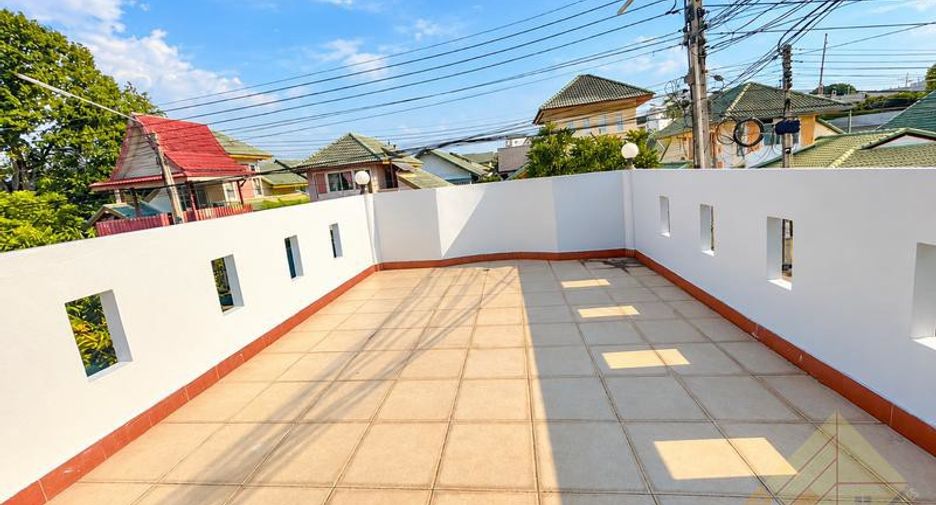 For sale 3 bedrooms townhouse in Bang Lamung, Chonburi