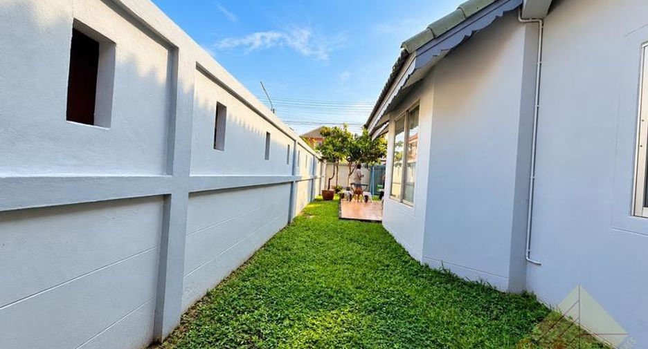 For sale 3 bedrooms townhouse in Bang Lamung, Chonburi