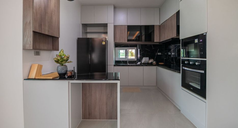 For sale 4 bedrooms house in Bang Lamung, Chonburi