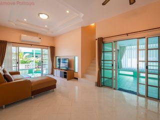 Casa en alquiler de 3 habitaciones en Bang Lamung, Chonburi