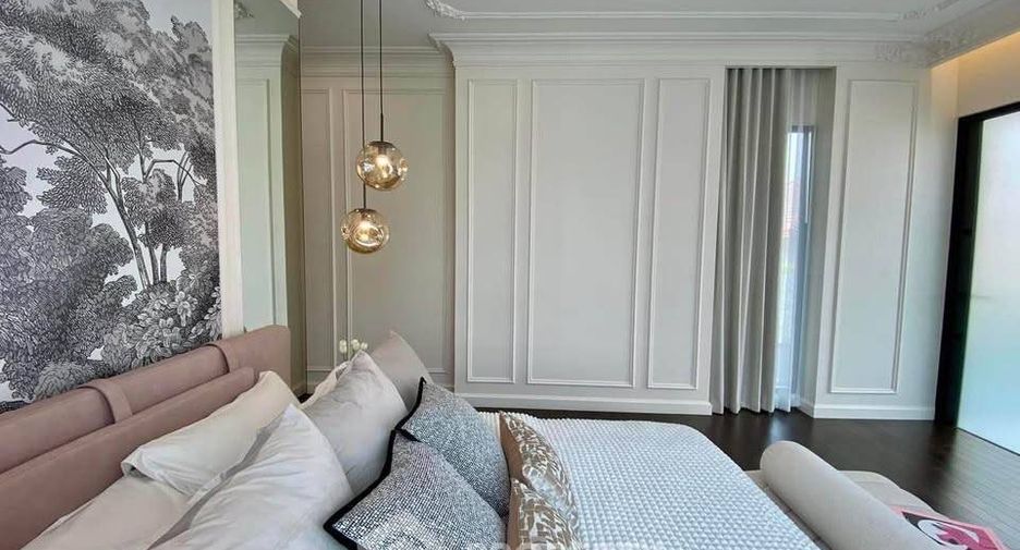 For sale 5 bedrooms house in Bang Kapi, Bangkok