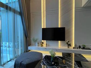 For sale 5 bedrooms house in Bang Kapi, Bangkok