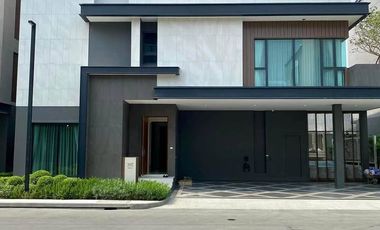 For sale 5 bedrooms house in Bang Kapi, Bangkok