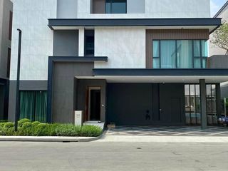 For sale 5 bedrooms house in Bang Kapi, Bangkok
