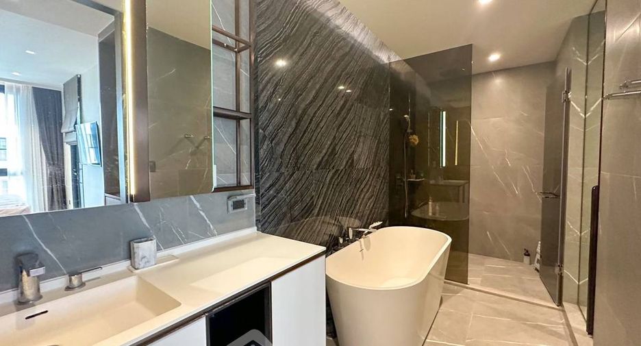 For rent 2 bedrooms condo in Watthana, Bangkok