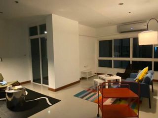 À louer 2 chambres condo à Huai Khwang, Bangkok