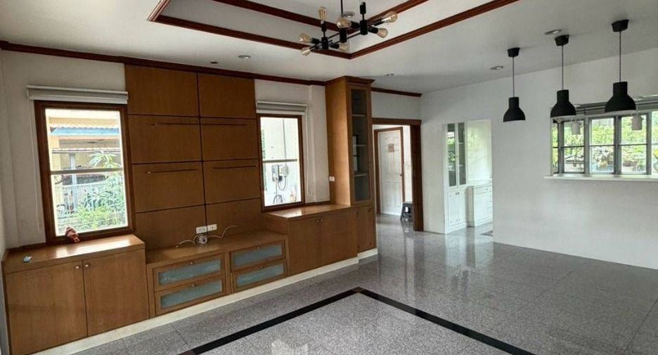 For rent 4 bedrooms house in Bang Khen, Bangkok