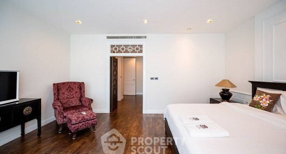 For rent 4 bedrooms condo in Pathum Wan, Bangkok