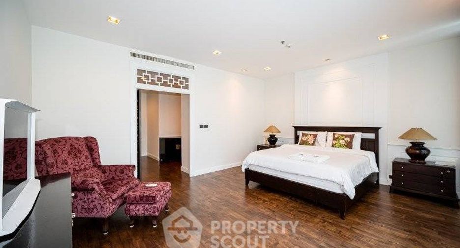 For rent 4 bedrooms condo in Pathum Wan, Bangkok
