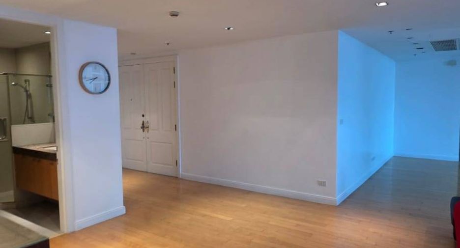 For rent 3 bedrooms condo in Pathum Wan, Bangkok