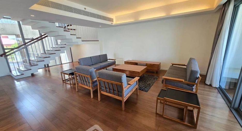 Condo en alquiler de 3 habitaciones en Yan Nawa, Bangkok