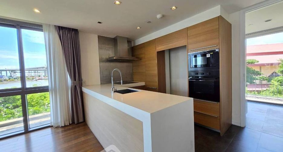 Condo en alquiler de 3 habitaciones en Yan Nawa, Bangkok