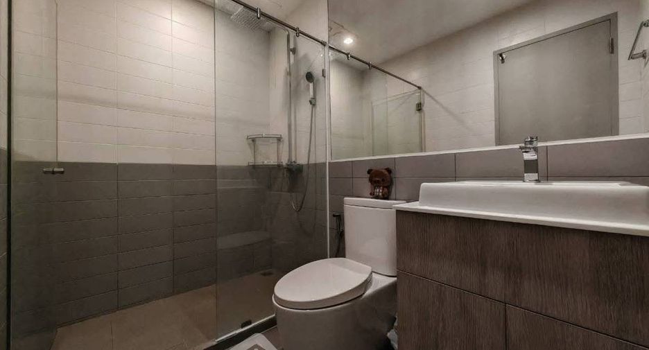 À louer 2 chambres condo à Huai Khwang, Bangkok