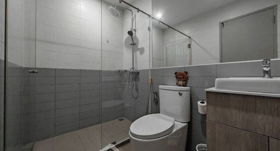 À louer 2 chambres condo à Huai Khwang, Bangkok