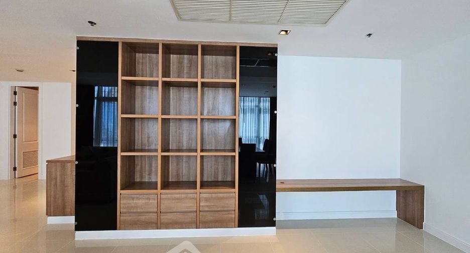 For rent 3 bedrooms condo in Pathum Wan, Bangkok