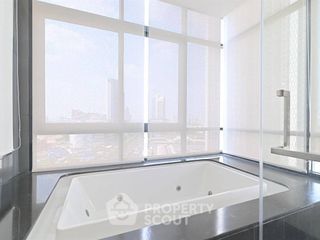 À louer 2 chambres condo à Huai Khwang, Bangkok