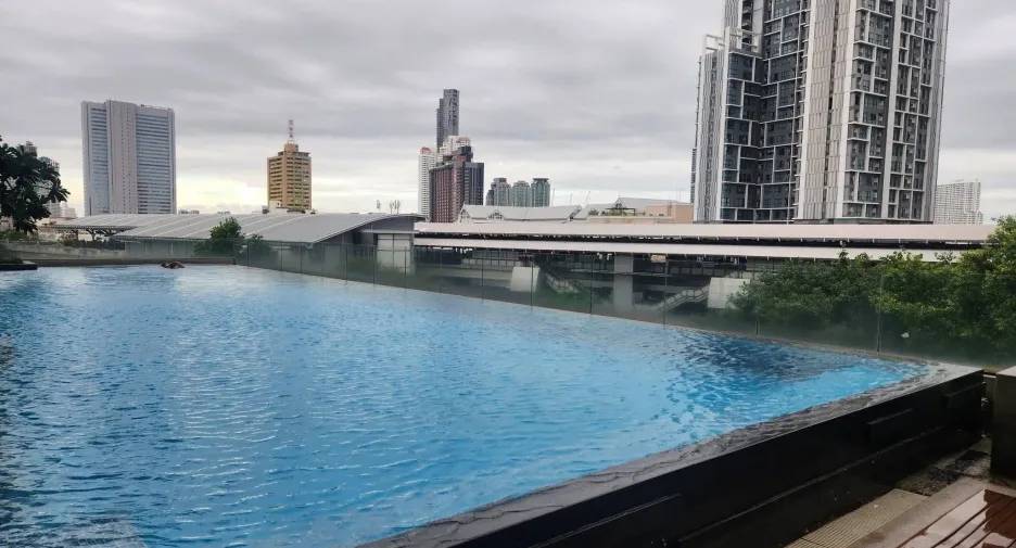 Condo en alquiler de 1 habitaciones en Khlong San, Bangkok