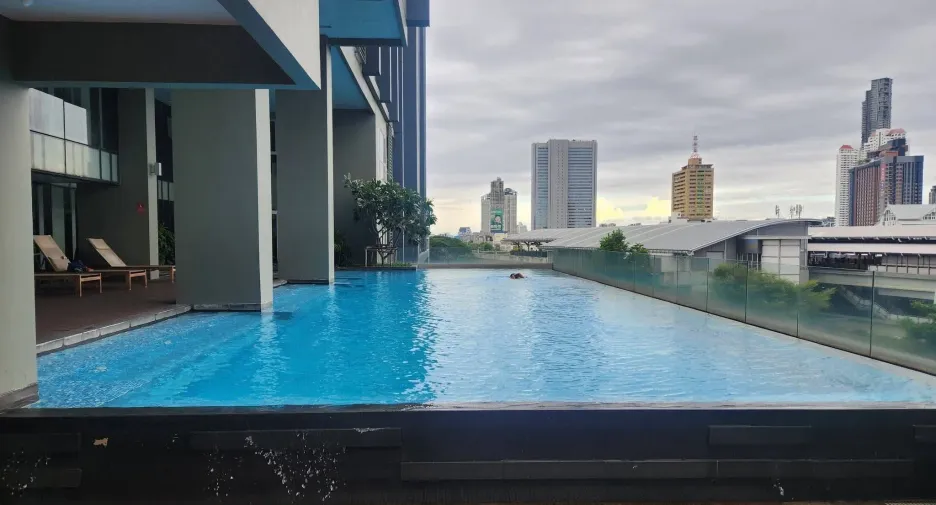 Condo en alquiler de 1 habitaciones en Khlong San, Bangkok