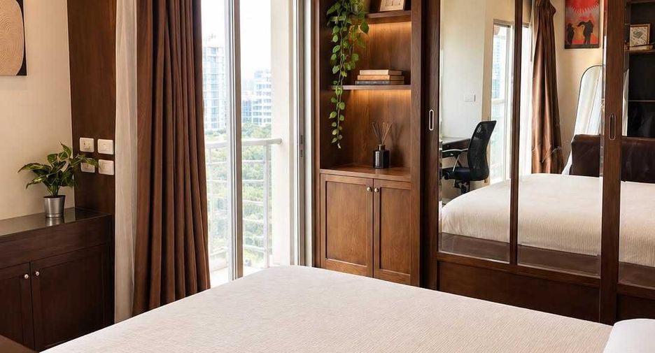 For rent 3 bedrooms condo in Sathon, Bangkok