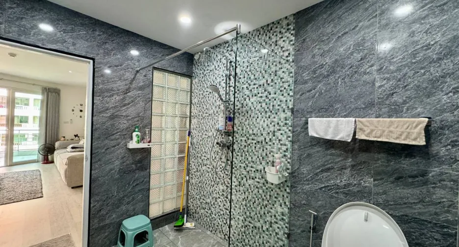 For sale 2 bedrooms condo in Jomtien, Pattaya