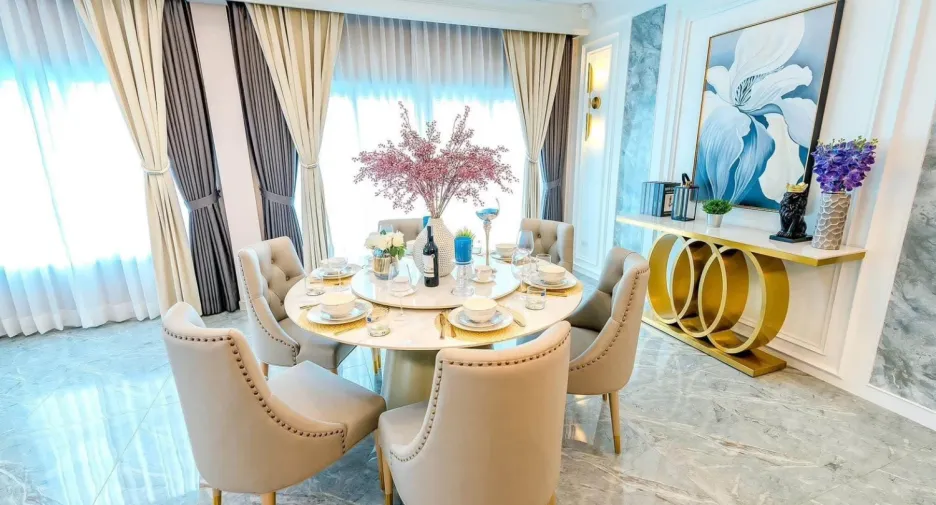 Villa en alquiler de 5 habitaciones en Huay Yai, Pattaya