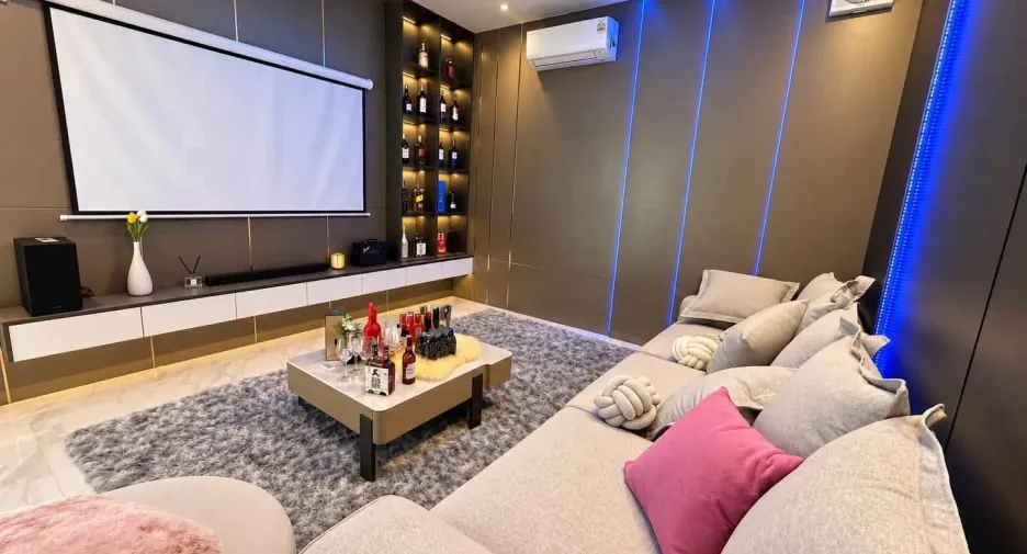 For sale 5 bedrooms villa in Huay Yai, Pattaya