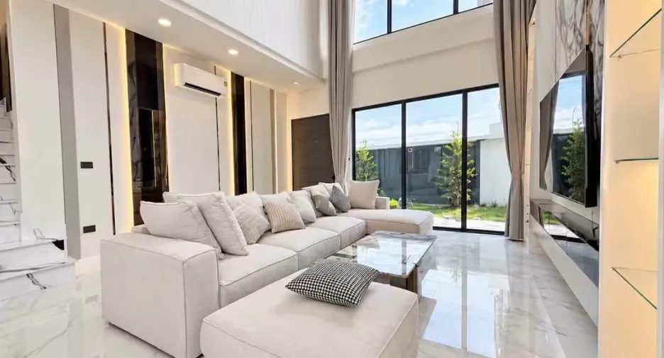For sale 5 bedrooms villa in Huay Yai, Pattaya