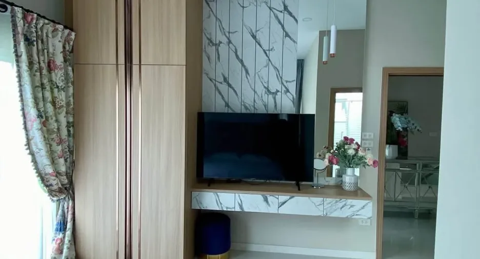 For sale 4 bedrooms villa in Huay Yai, Pattaya