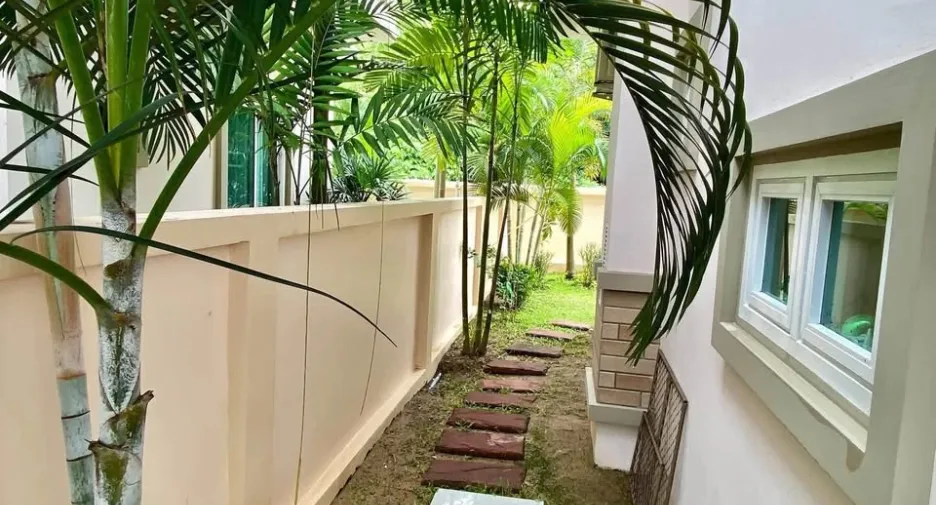 For sale 4 bedrooms villa in Huay Yai, Pattaya